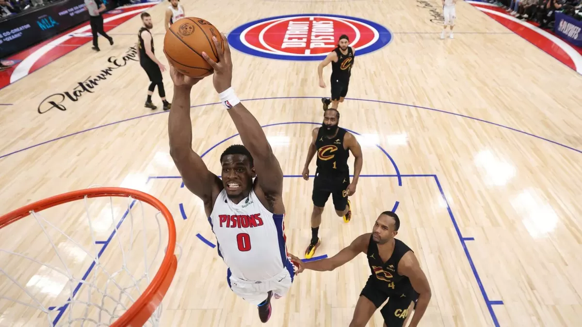 Jalen Duren nyaris menguasai area bawah ring di Game 1, mencatatkan 12 rebound dan 11 poin. Pinstons rebut Gim pertama semifinal Timur. (Getty Images)