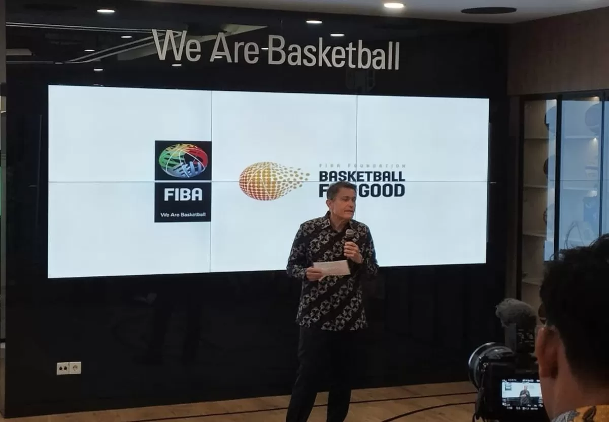 Chief Operating Officer FIBA, Patrick Mariller menjelaskan progra, Basketball for Good 2026 yang kembali akan dimulai di Indonesia. Menyasar 100 sekolah dan 100 guru untuk dilatih.  (ISTIMEWA)