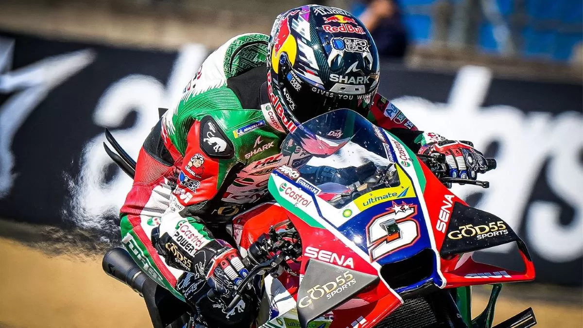 Johann Zarco tampil prima di sesi latihan GP Prancis di Sirkuit Le Mans. (MotoGP)