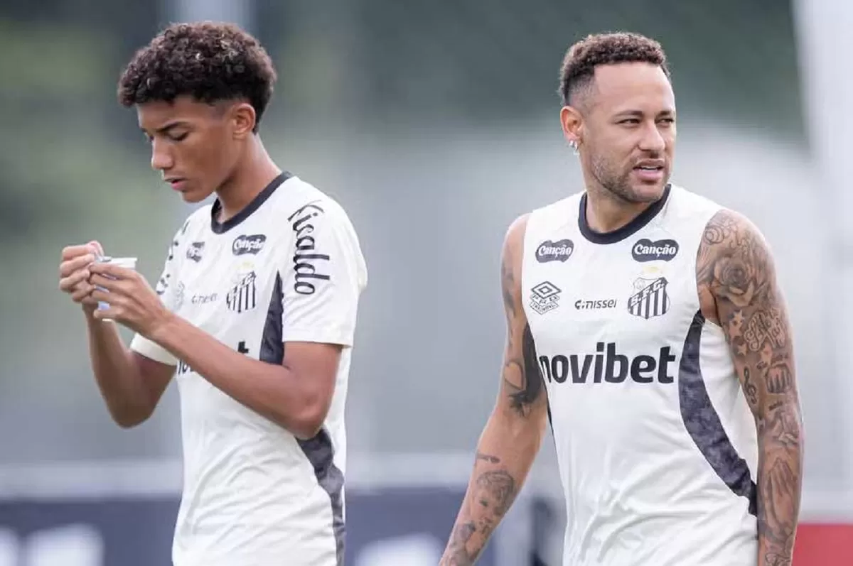 Neymar dan Robinho Jr cekcok dalam sesi latihan di Santos.