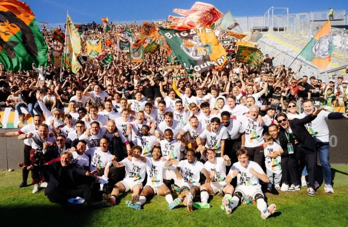 Selebrasi Venezia juara Serie B dan promosi ke Serie A. (@veneziafc)
