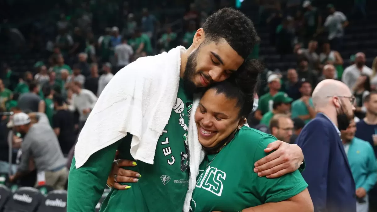 Jayson Tatum tahu bahwa ibunya, Brandy Cole, selalu mendukungnya. (NBA)