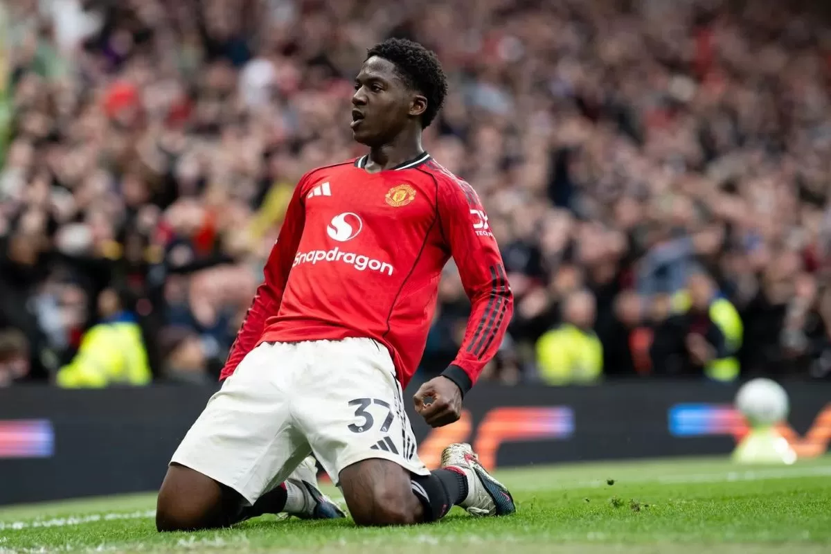 Kobbie Mainoo catat 100 penampilan bersama Manchester United. (Manchester United)
