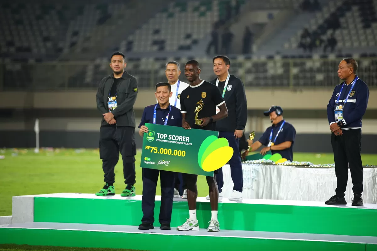 Direktur Utama I.League memberikan penghargaan Top Skor dalam kompetisi Pegadaian Championship 2025/2026 kepada pemain  Adhyaksa FC, Adilson Silva akhir pekan lalu di Sleman, 9 Mei 2026. (I.League)
