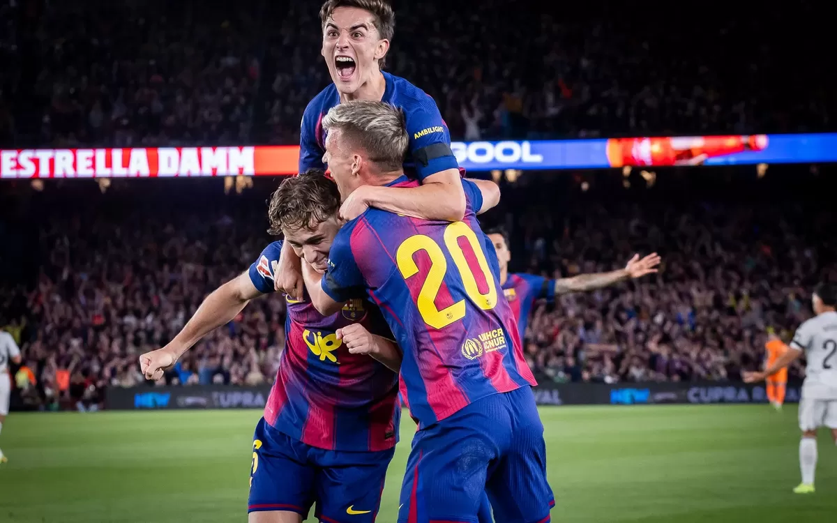 Barcelona juara La Liga usai menekuk Real Madrid 2-0 dalam El Clasico.