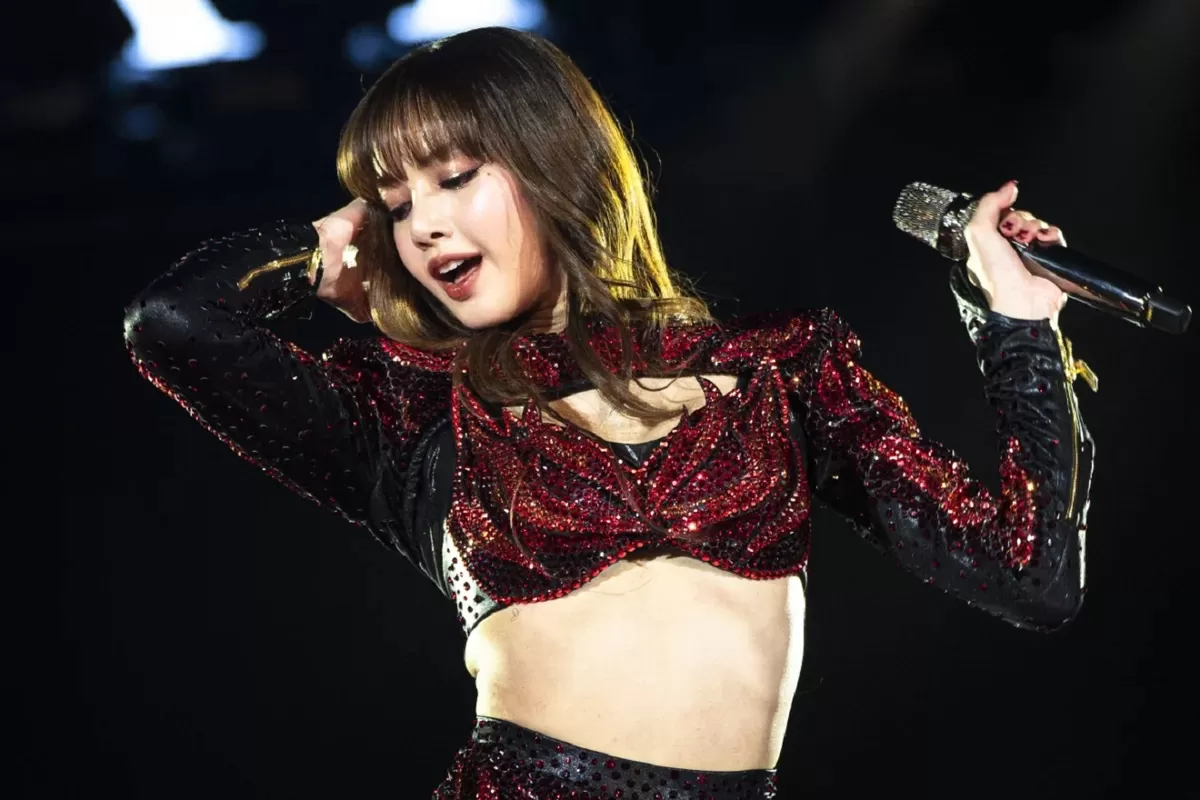Lisa BLACKPINK membuktikan kapasitasnya sebagai salah satu penampil global terbesar di industri K-pop