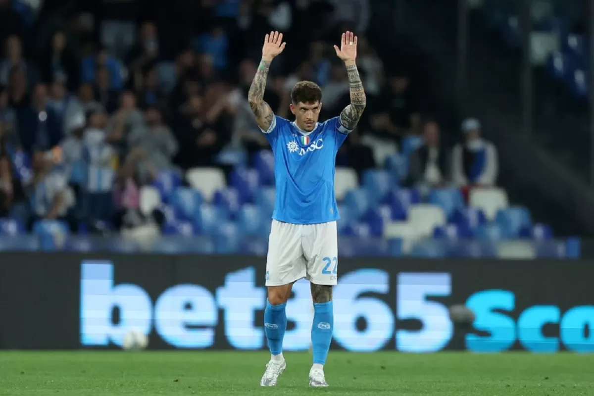 Napoli terjungkal di kandang sendiri.