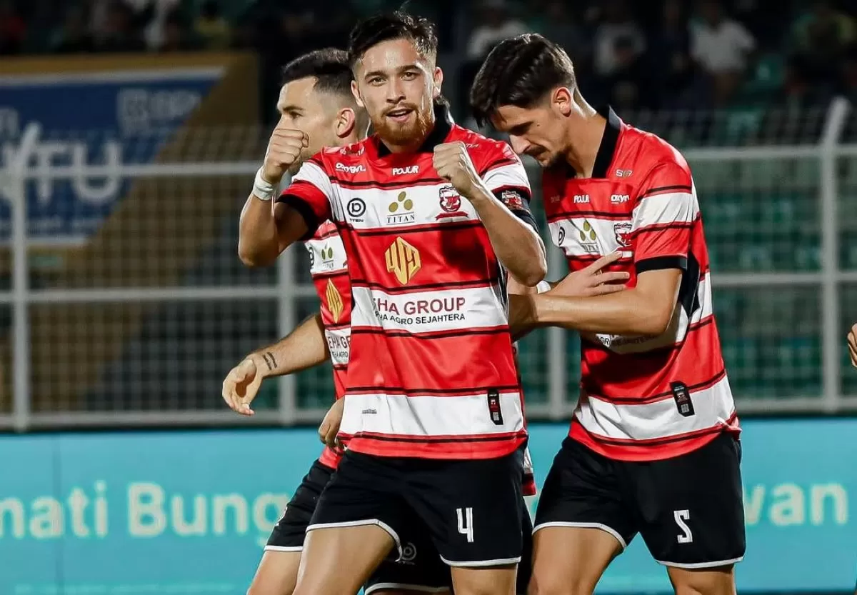 Jordy Wehrmann cetak gol ke gawang Bhayangkara FC di menit ke-5. (@maduraunited.fc)