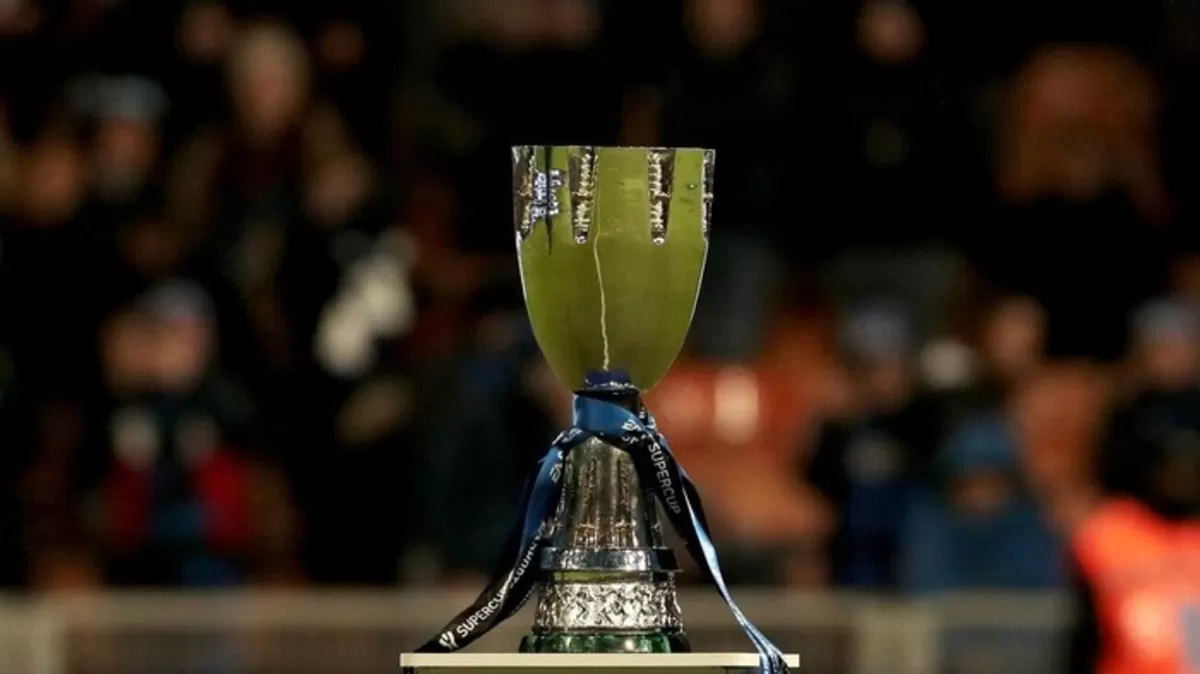 Trofi Piala Super Italia. (Getty Images)