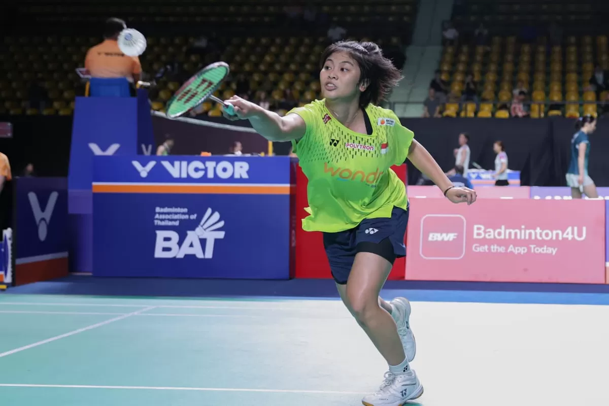 Tunggal putri muda Indonesia, Thalita Ramadhani Wiryawan, berhasil melewati rintangan pertama di babak utama Thailand Open 2026. Ia melaju untuk bertemu unggulan, Ratchanok Intanon. (PBSI)