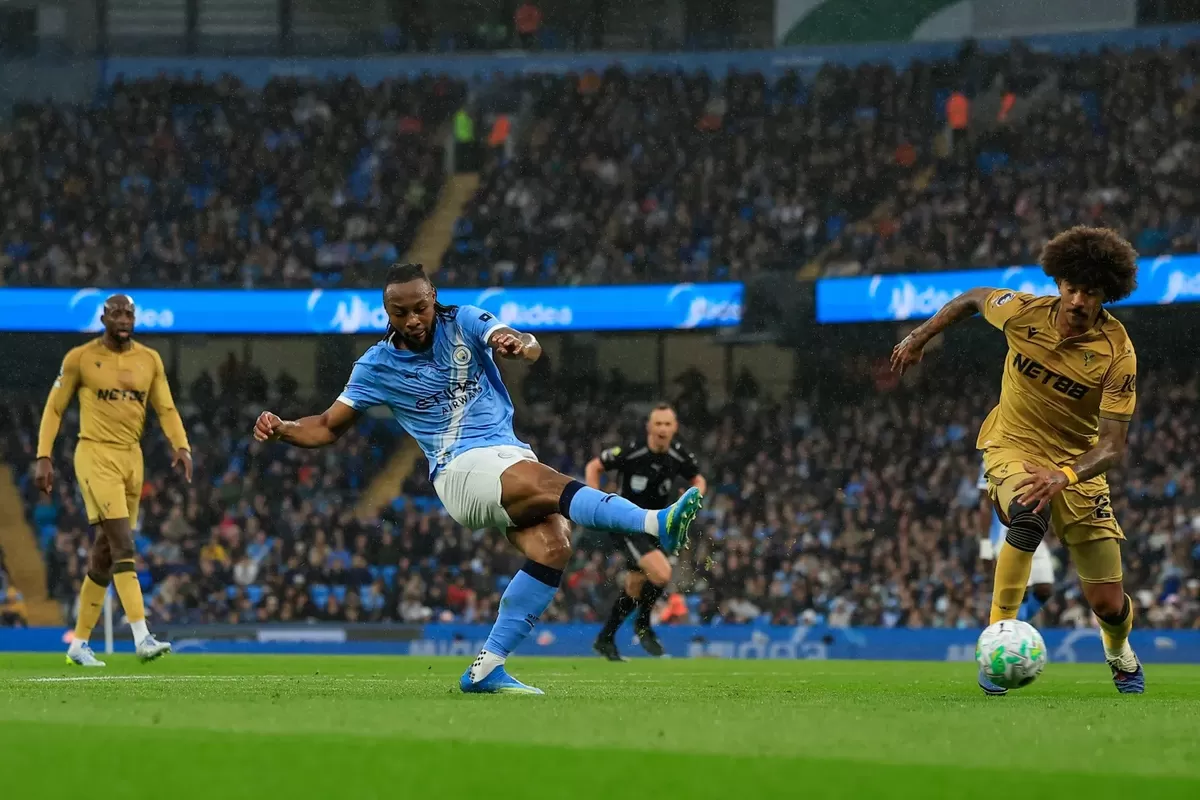 Pemain cadangan Antoine Semenyo mencetak gol kemenangan Manchester City atas Crystal Palace.