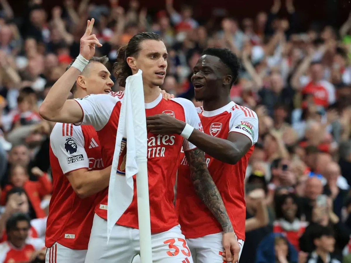 Arsenal masih memimpin di puncak klasemen sementara Liga Premier dengan dua pertandingan sisa.