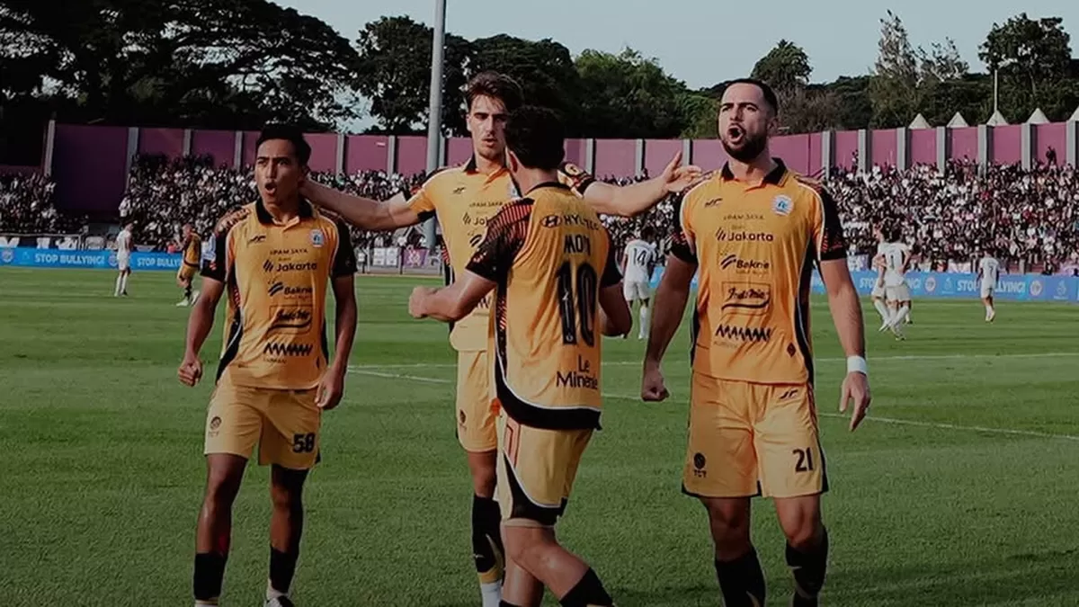 Skuad Persija merayakan gol ke gawang Persik. (Persija)