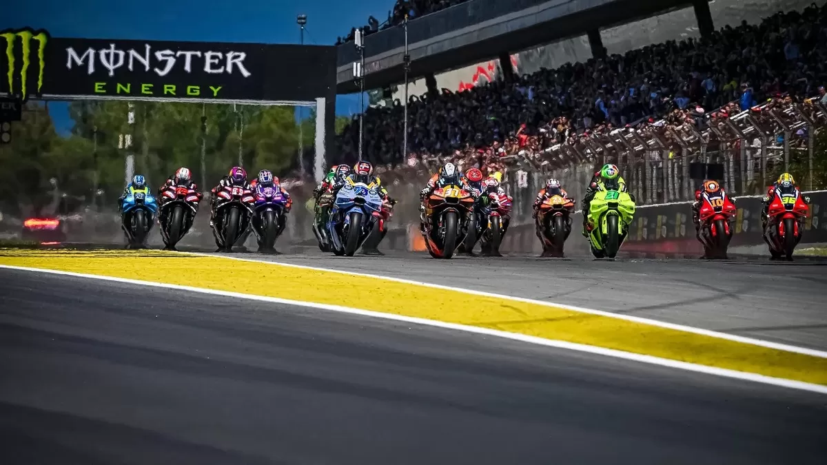 GP Catalunya 2026 penuh drama, Alex Marquez dan Johann Zarco dievakuasi ke rumah sakit. (MotoGP)