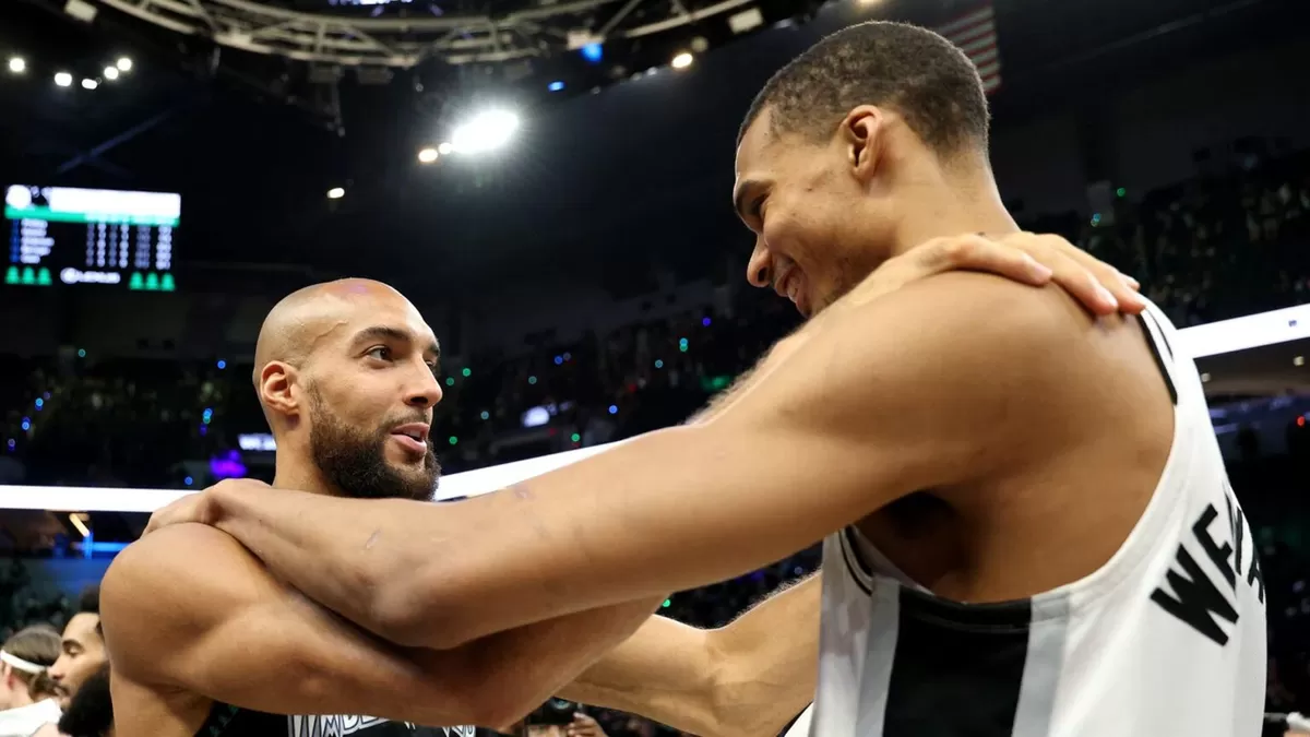 Victor Wembanyama dan Spurs dengan cepat muncul sebagai penantang gelar juara NBA musim ini. (Getty Images)