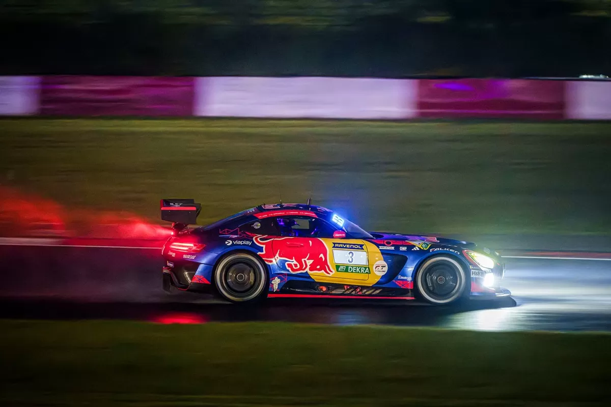 Max Verstappen beraksi di balap Nurburgring 24 Hours. (Philip Platzer / Red Bull Content Pool)