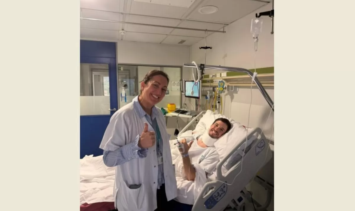 Alex Marquez usai menjalani operasi tulang selangka di RS Catalunya. (@GresiniRacing)