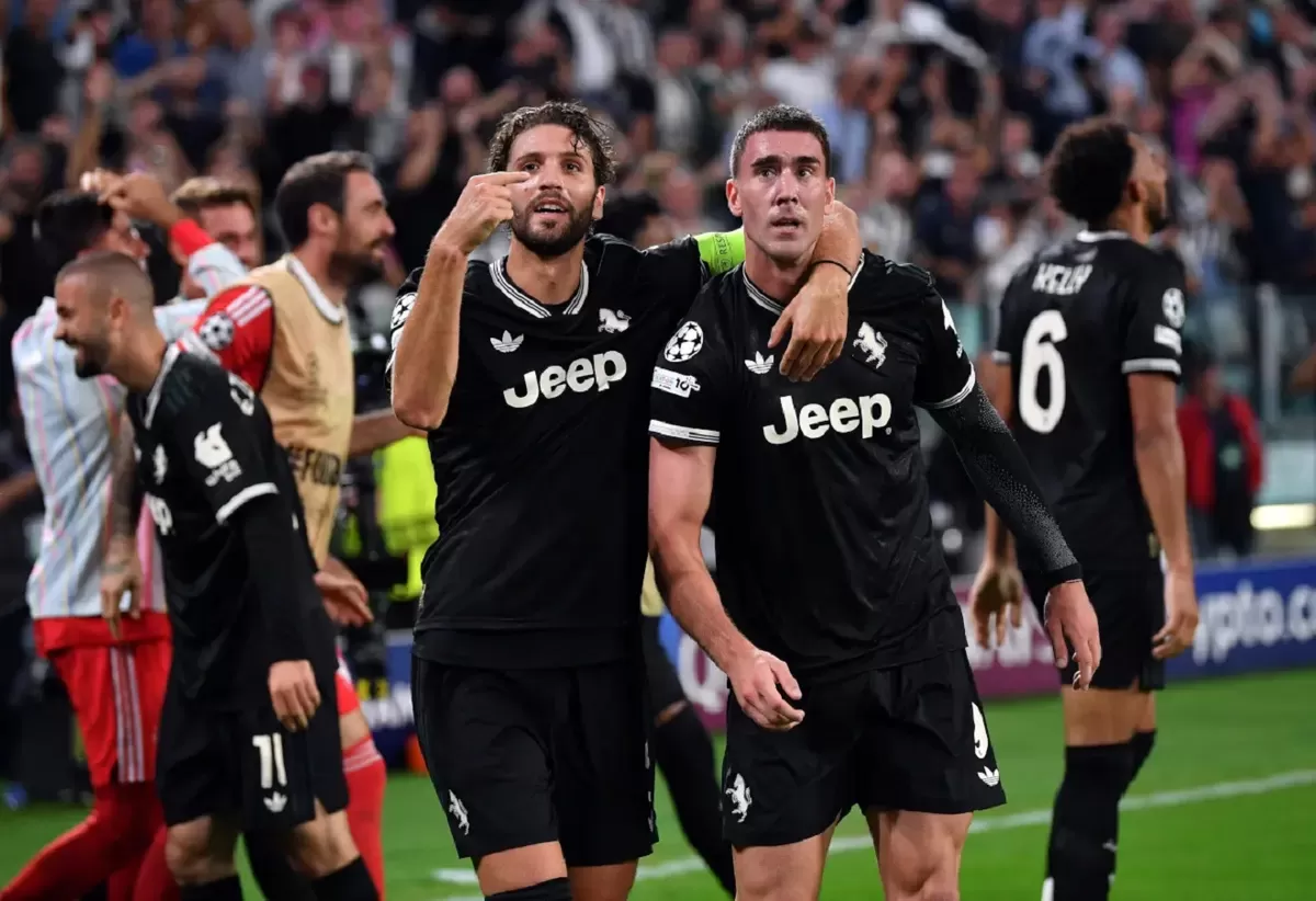 Manuel Locatelli dan Dusan Vlahovic cekcok dilapangan setelah Juventus ditekuk Fiorentina 2-0.