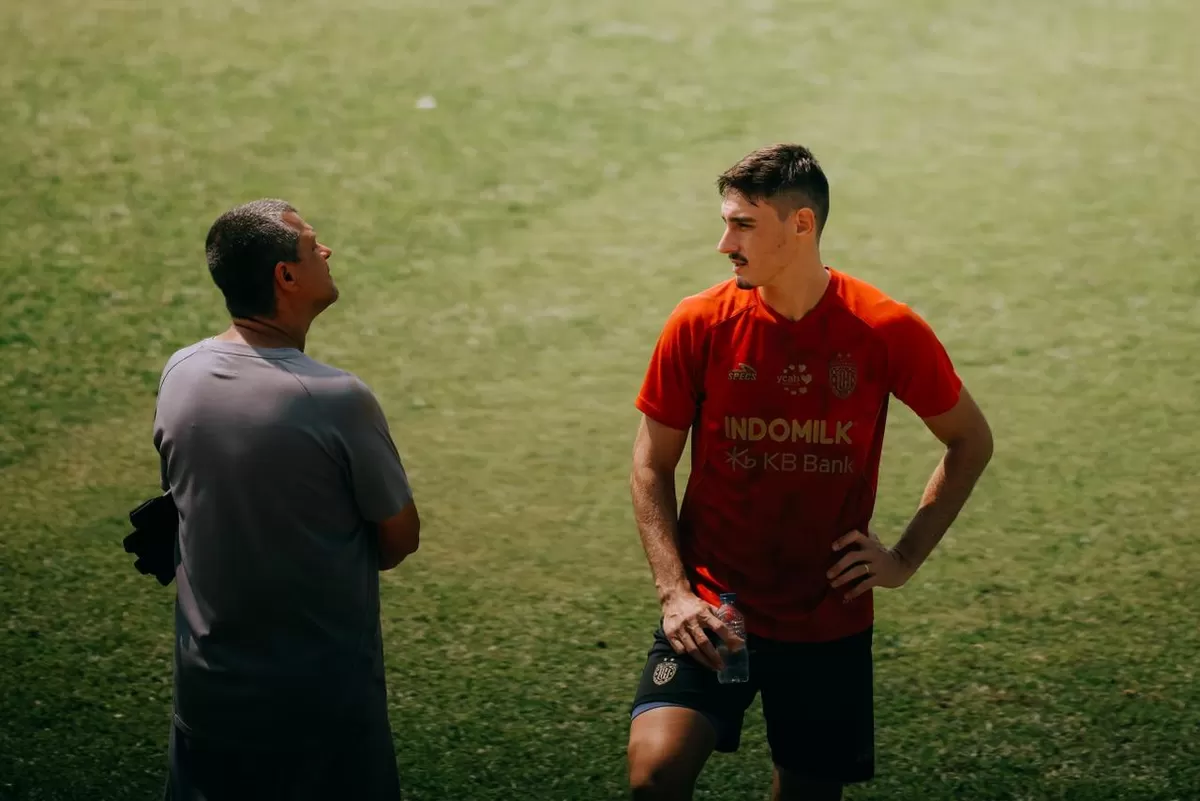 Joao Ferrari (kanan) bawa motivasi kuat ke kandang Dewa United demi raih tiga poin. (Bali United FC)