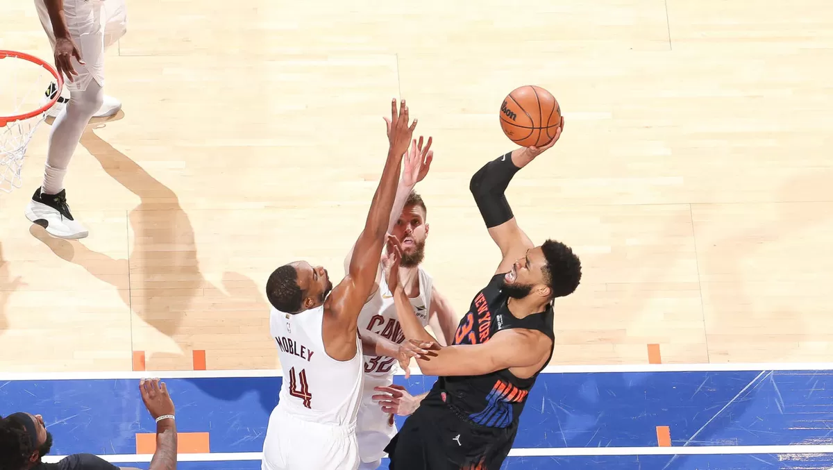 Karl-Anthony Towns turut membawa Knicks meraih kemenangan  final wilayah dengan skor 109-93.   (Getty Images)