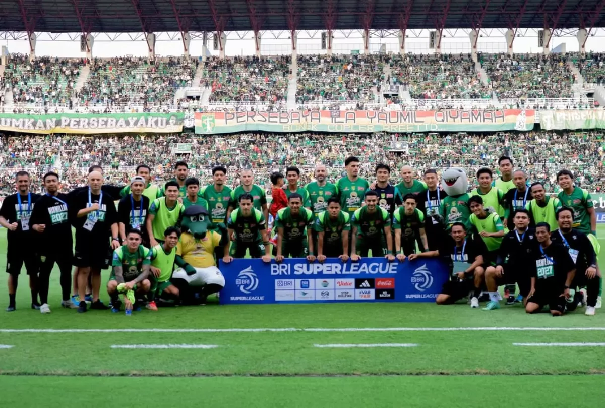 Skuat Persebaya finis di peringkat 4 klasemen Super League 2025/26 usai kalahkan Persik Kediri 5-0. (@officalpersebaya)