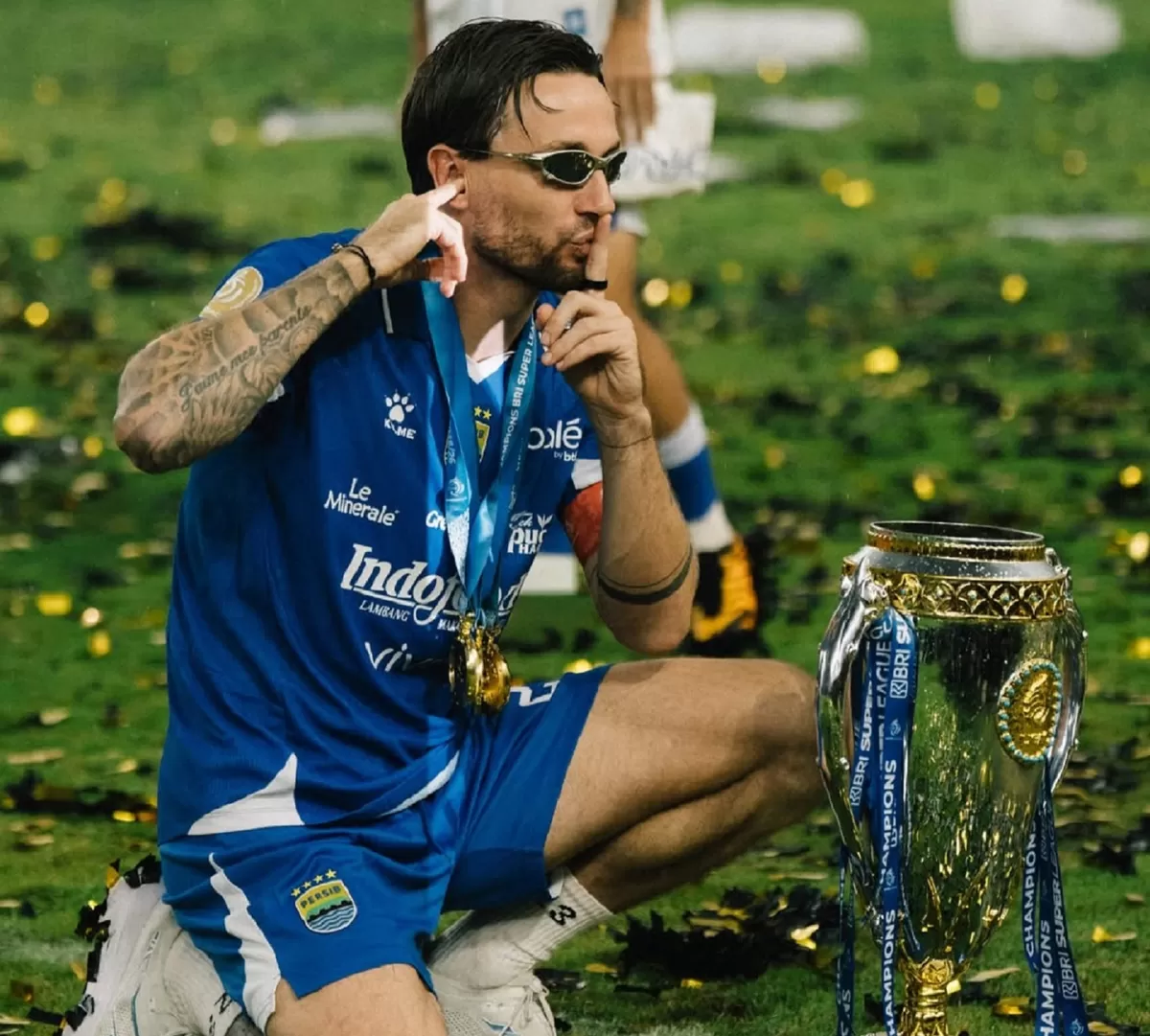 Marc Klok apresiasi aksi suporter Persib Bobotoh.