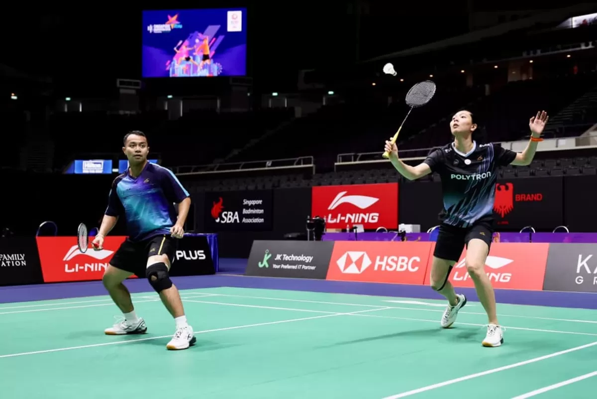 Setelah menepi cukup lama akibat cedera, pasangan ganda campuran Indonesia Rehan Naufal Kusharjanto/Gloria Emanuelle Widjaja akhirnya kembali ke panggung internasional di Singapora Open 2026. (PBSI)