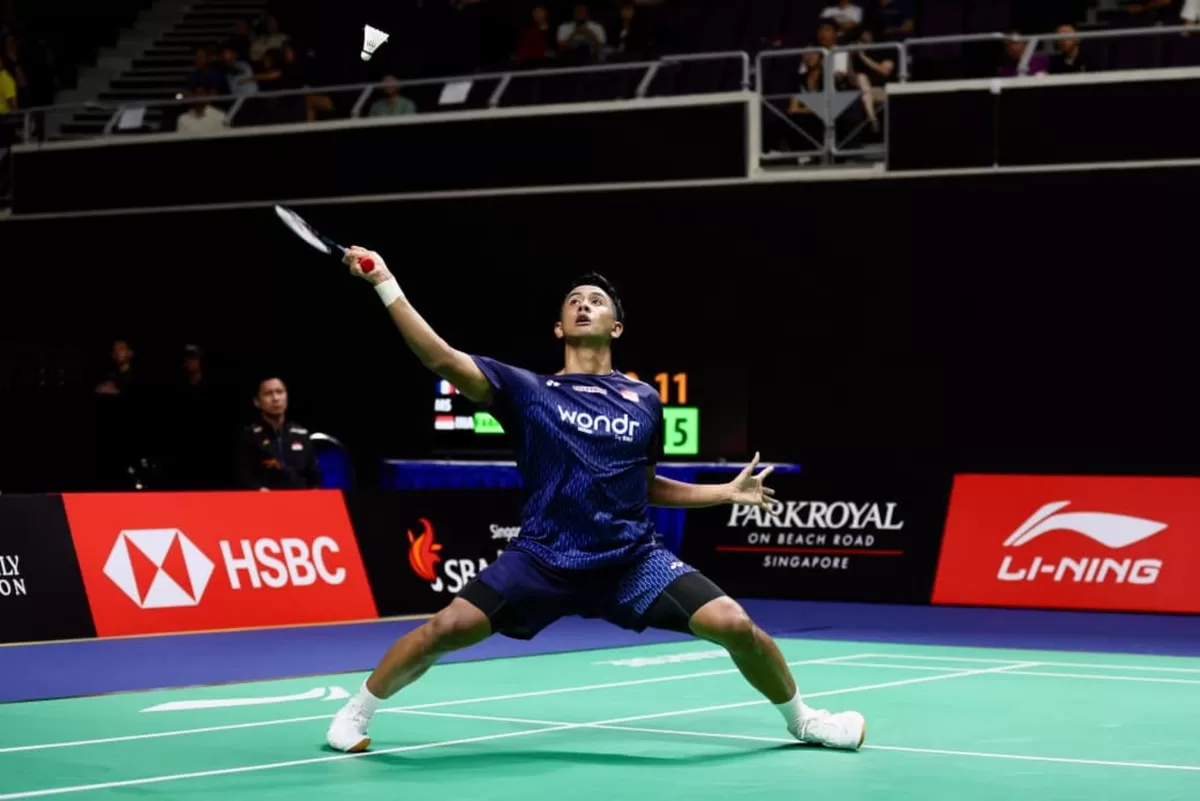 Saat sejumlah wakil Indonesia berguguran di babak pertama Singapore Open 2026, Alwi Farhan bersinar dengan menundukkan wakil Prancis Toma Junior Popov. (PBSI)