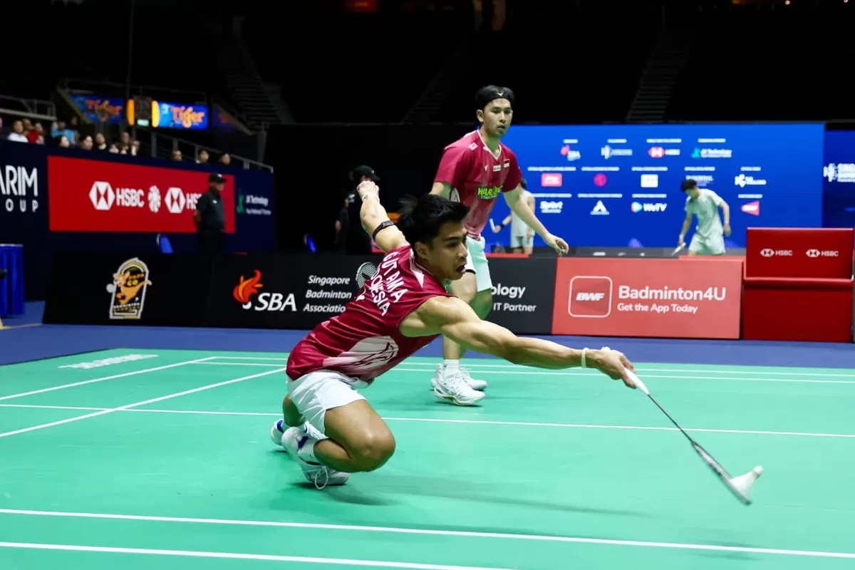 Sektor ganda putra turut membawa kabar positif bagi Indonesia pada babak pertama Singapore Open 2026, Selasa, 26 Mei 2026. Unggulan keenam, Sabar Karyaman Gutama/Moh Reza Pahlevi Isfahani ke-16 Besar. (PBSI)