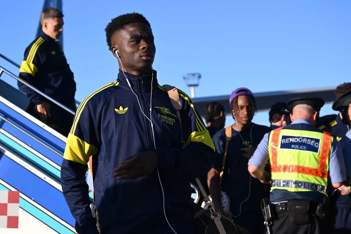 Bukayo Saka tiba di Budapest menjelang final Liga Champions. 