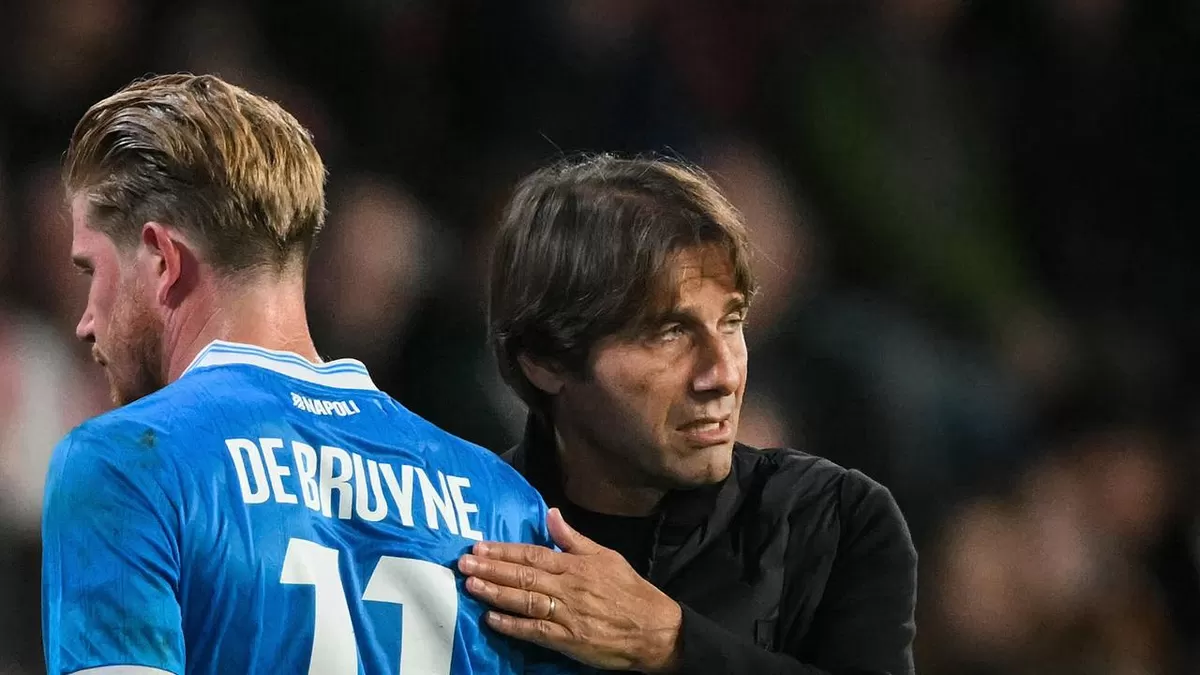 Gelandang Napoli, Kevin De Bruyne dan Antonio Conte. (AFP)
