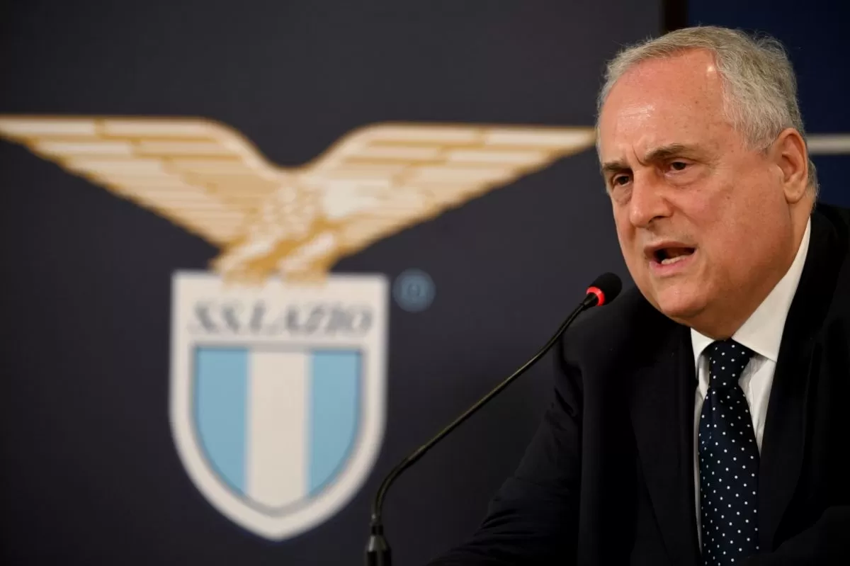 Claudio Lotito menyelamatkan Lazio dari kebangkrutan yang akan segera terjadi pada tahun 2004