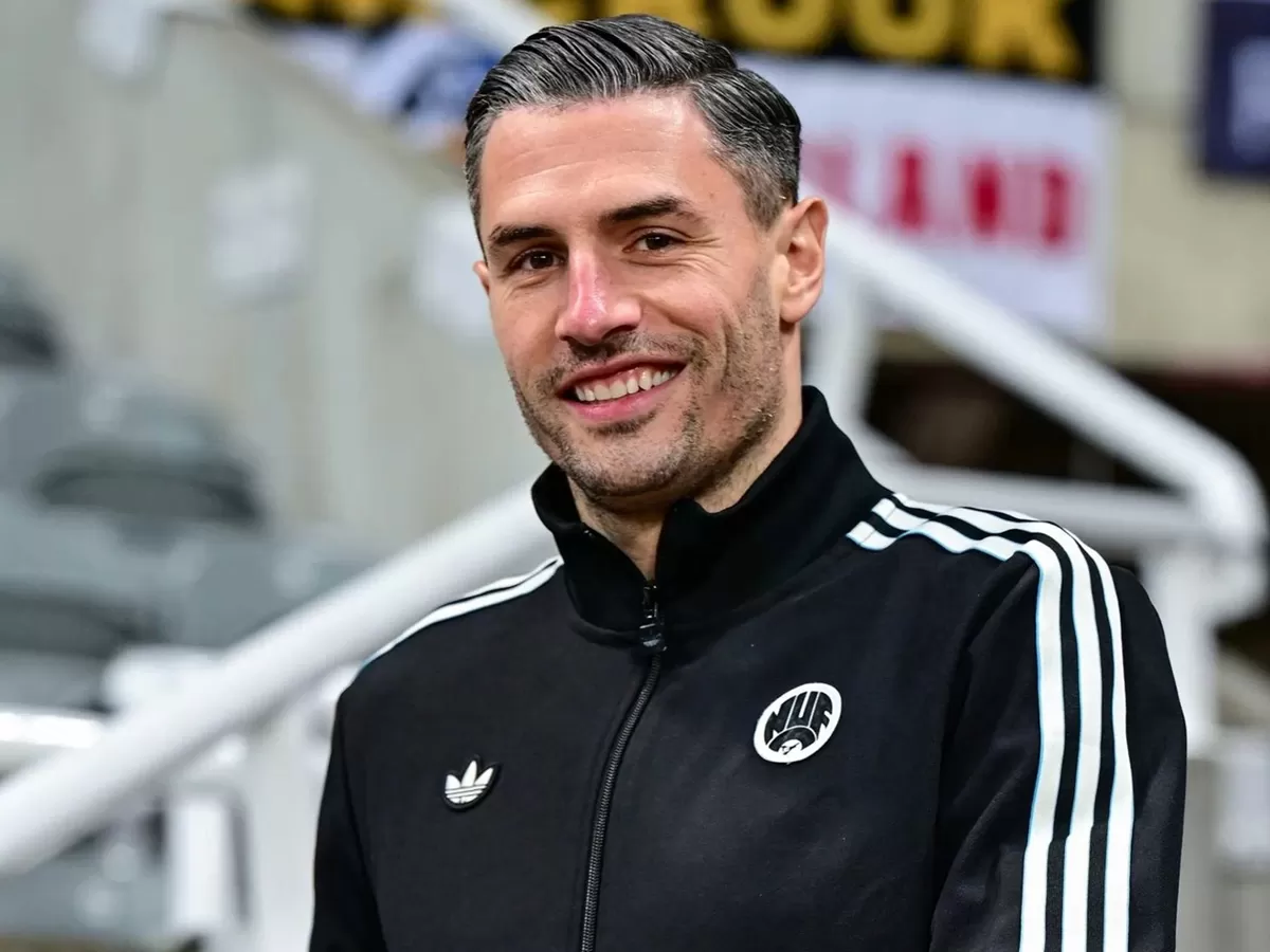 Fabian Schar bertahan satu musim di Newcastle United hingga akhir 2026/27. (Newcastle United)