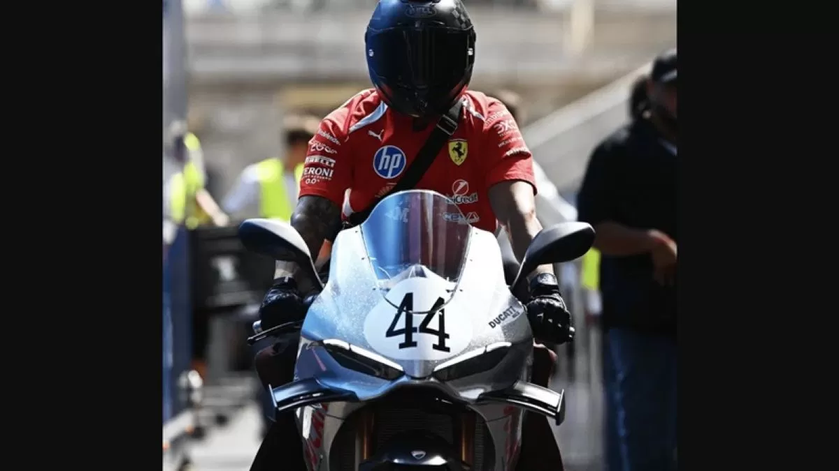 Lewis Hamilton bawa motor langka Ducati Panigale V4 S100 ke paddock Ferrari di GP Monaco. (F1)