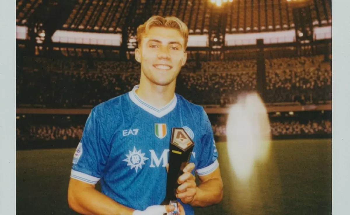 Rasmus Hojlund resmi berseragam Napoli setelah dilepas Manchester United secara permanen. (Napoli)