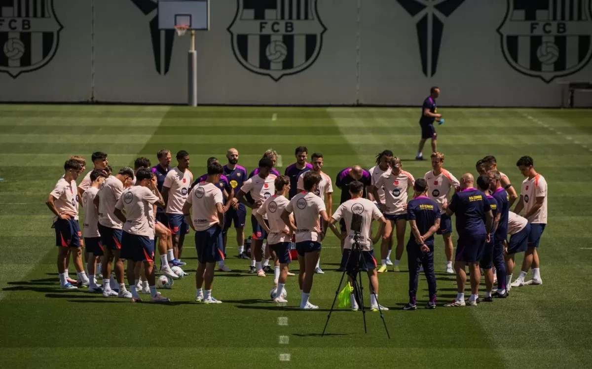 Skuat Barcelona saat menjalani latihan rutin. (Marc Graupera - FC Barcelona)