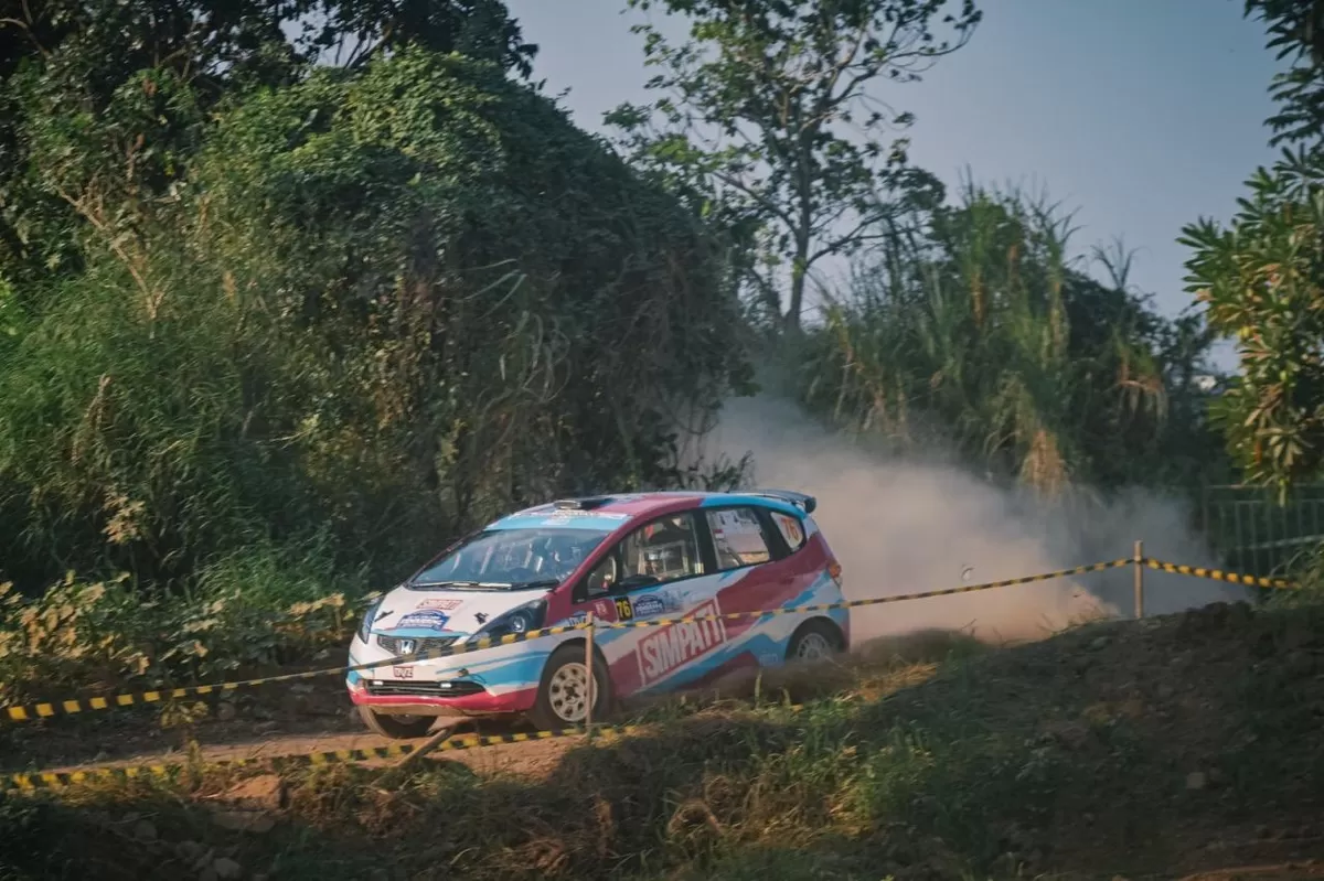 SIMPATI Woman Rally Team (SWRT) saat menjalani sesi shakedown pada hari Jumat, 5 Juni di Sirkuit POJ City, Semarang.
