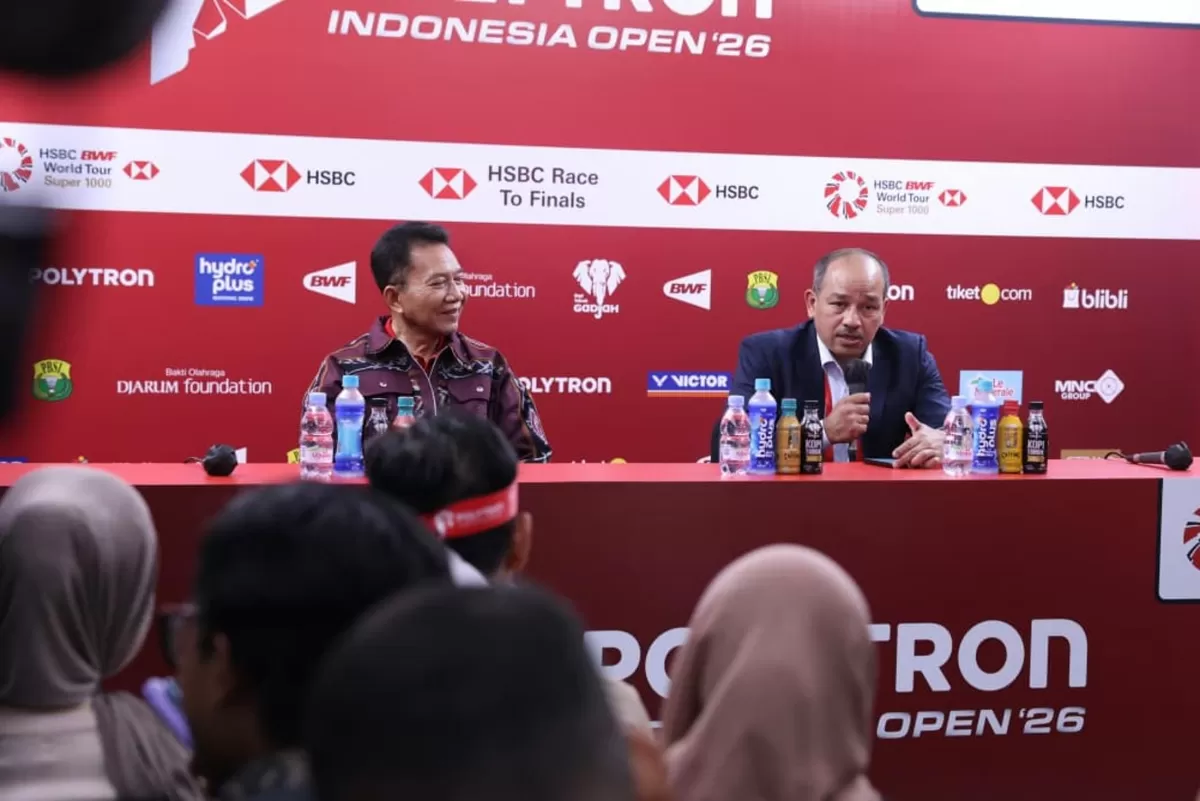 Events Director BWF Selvaam Supramaniam didampingi Ketua Panitia Pelaksana Polytron Indonesia Open 2026, Achmad Budiharto menyampaikan evaluasi pelaksanaan event turnamen BWF Super 1000 ini. BWF puas.
