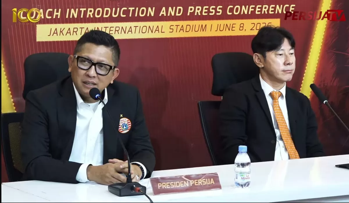 Presiden Persija Mohamad Prapanca bersama Shin Tae-yong. ((Youtube/PersijaTV))