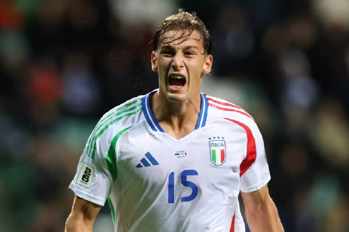 Francesco Pio Esposito merangkai dua gol beruntun untuk timnas Italia.