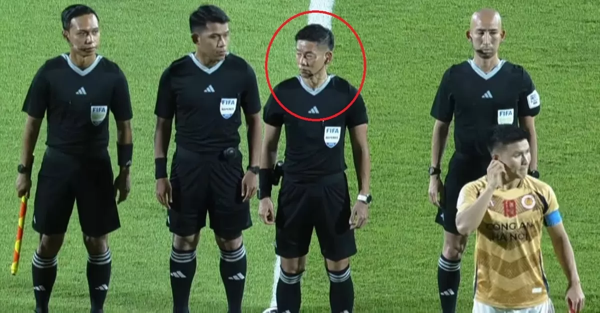 Siapakah wasit FIFA yang menciptakan dua situasi kontroversial, yang merugikan tim Vietnam melawan Indonesia?