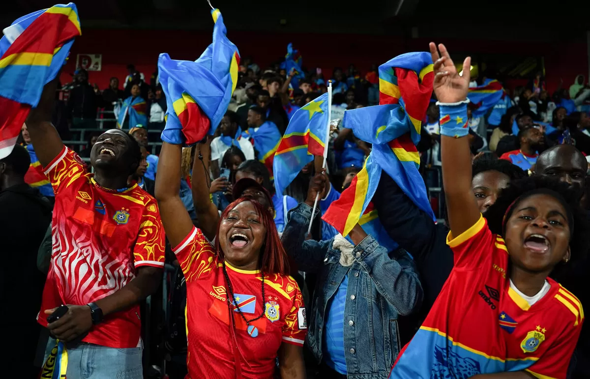 Suporter Kongo merayakan keberhasilan timnya menembus Piala Dunia 2026 beberapa waktu lalu. 