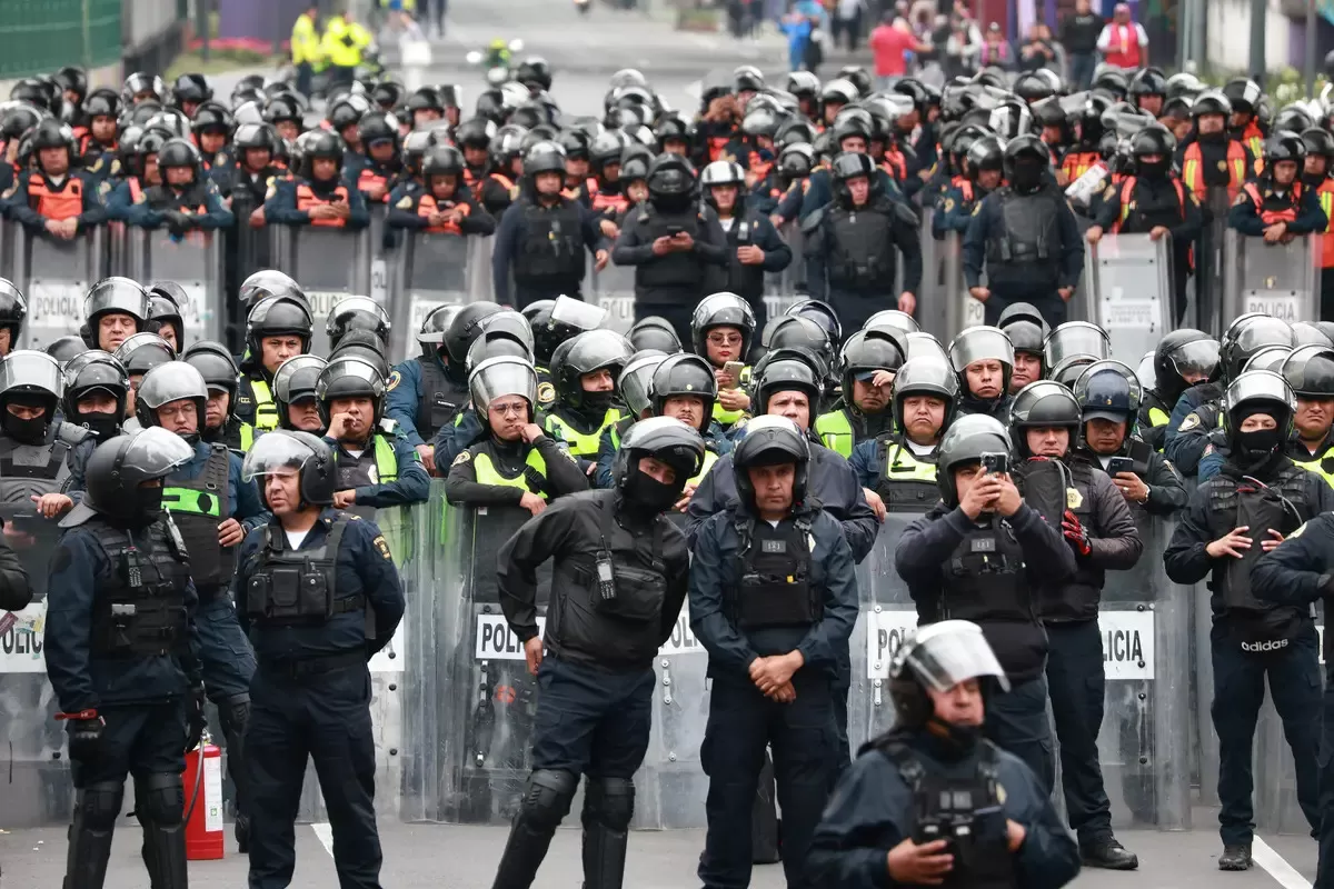 Polisi Meksiko bersiaga menghadapi gelombang demontrasi.