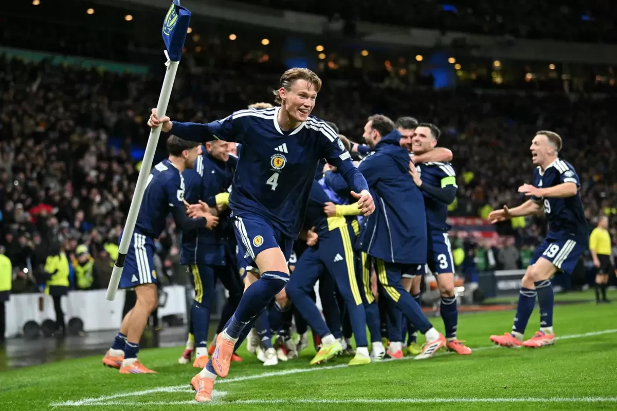Gelandang Skotlandia, Scott McTominay melakukan selebrasi usai cetak gol. (AFP)