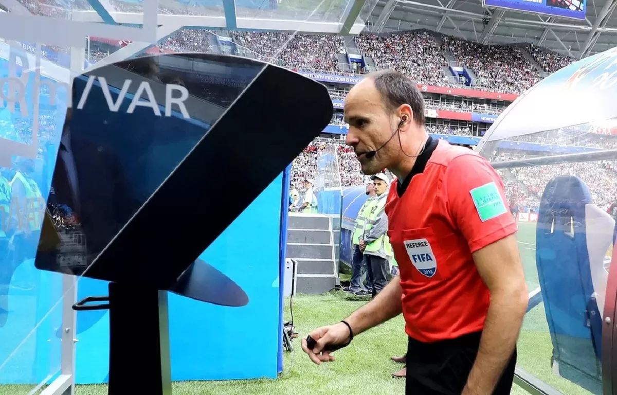 Semua informasi tentang VAR di Piala Dunia 2026.