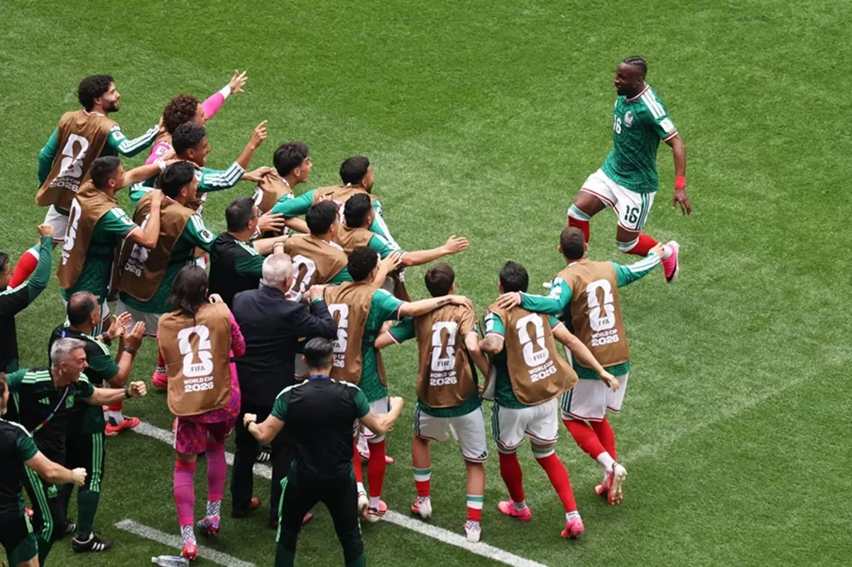 Selebrasi Julian Quinones usai menjebol gawang Afrika Selatan di menit ke-9. Meksiko menang 2-0. (FIFA)
