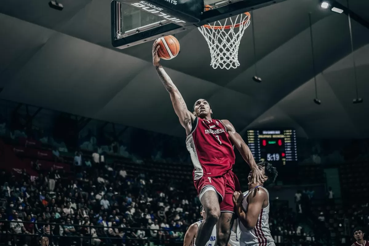 Derrick Michael Xzavierro jadi pemain kelahiran Indonesia pertama yang menembus kasta tertinggi bola basket Jepang, B.LEAGUE Premier, untuk musim 2026-2027. Ia bermain di Saga Ballooners. 