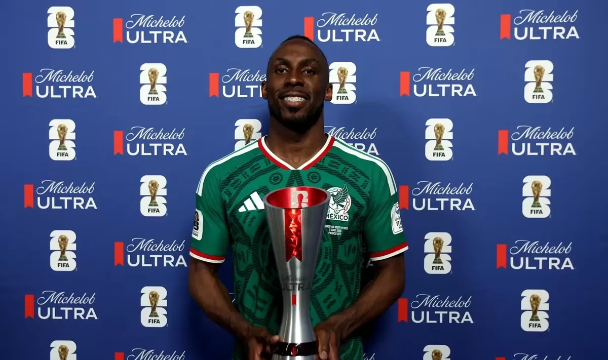 Penyerang Julian Quinones dipilih oleh penggemar sebagai "Michelob ULTRA Superior Player of the Match"