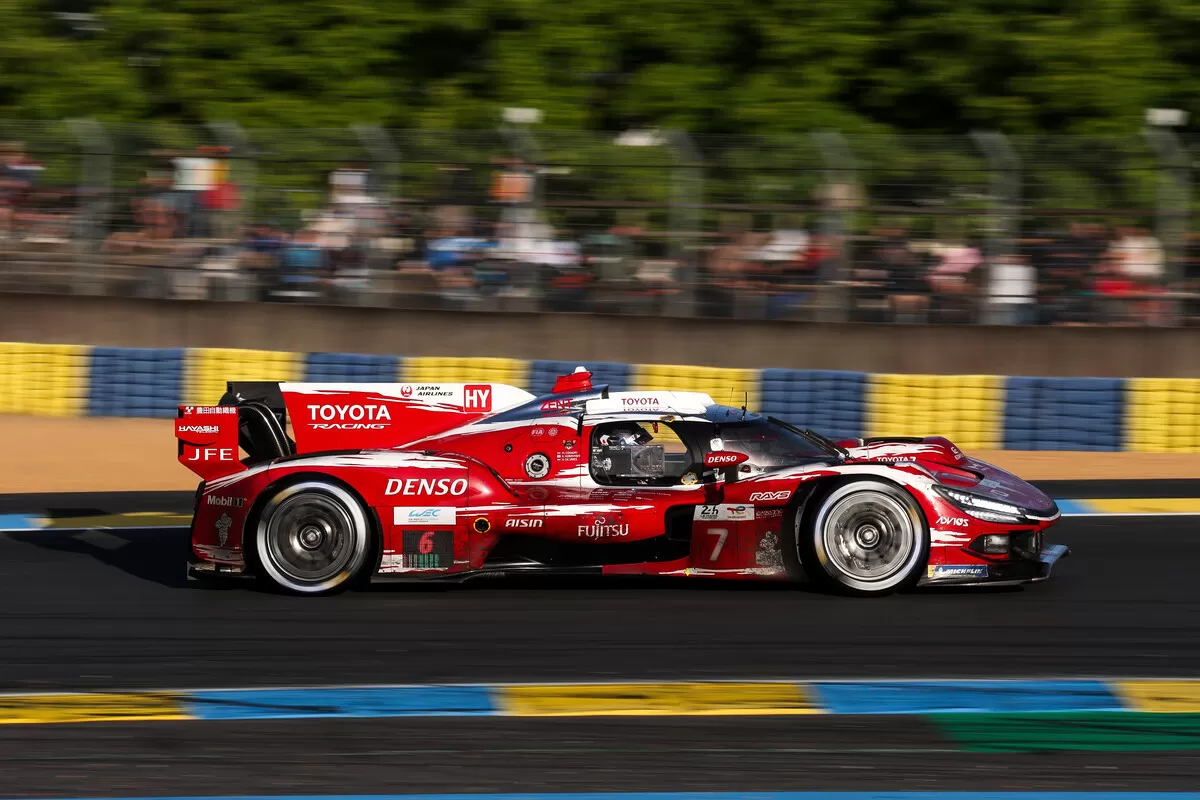 Toyota TR010 Hybrid #7 catat kemenangan mutlak di Le Mans 24H 2026. (Toyota Racing)