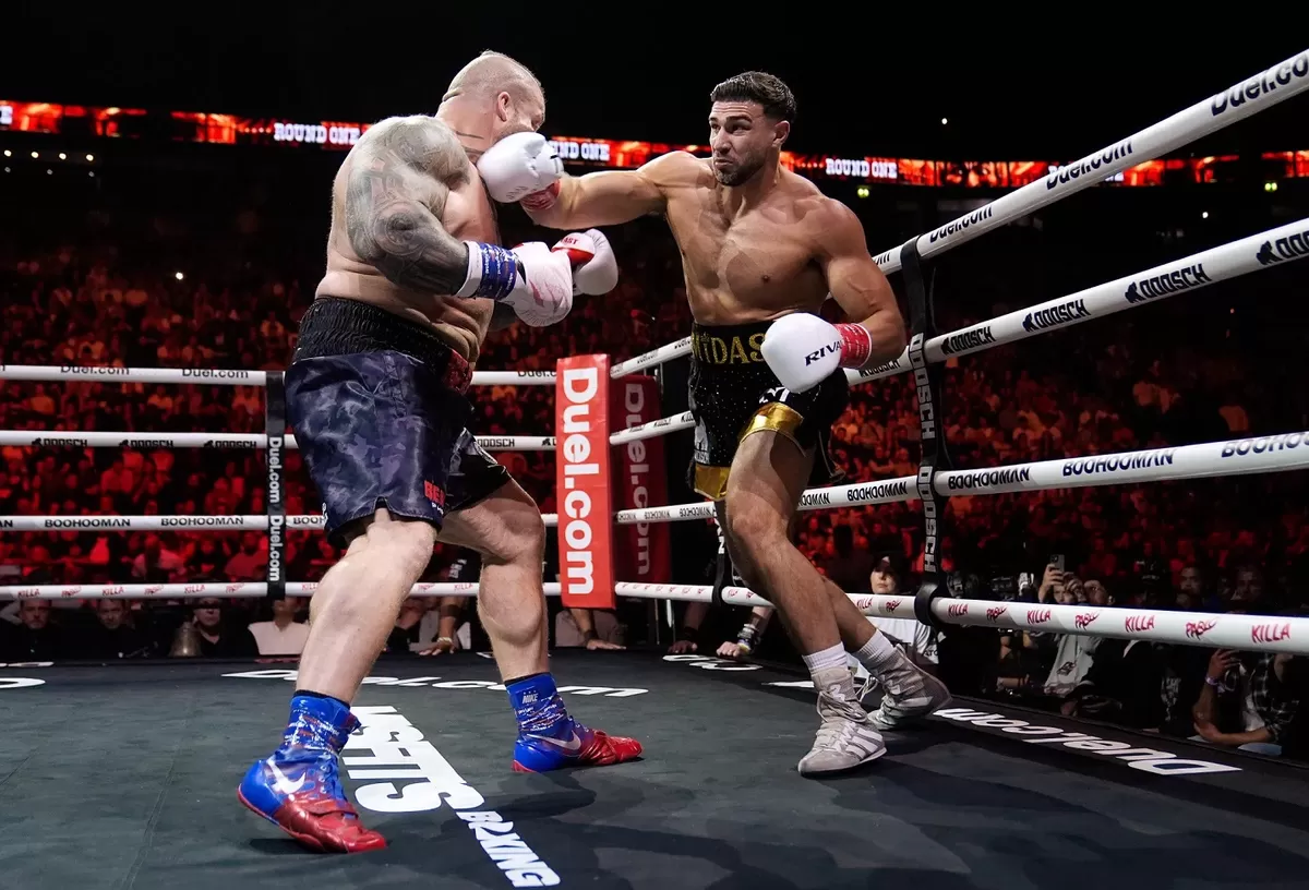 Pukulan Tyson Fury membuat memar Manusia Terkuat Eddie Hall.